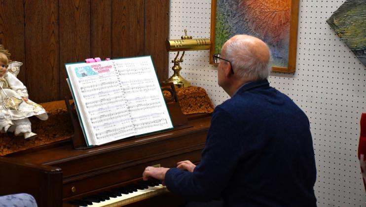 Mark Levsen played the piano as community members tied blankets and enjoyed festive snacks Nov. 30 at Day Count Arts Center during their annual Christmas kickoff event. Levsen played Christmas music and other holiday-themed songs while people waited for the tree lighting ceremony. Reporter &amp;amp; Farmer | Connor Handrahan