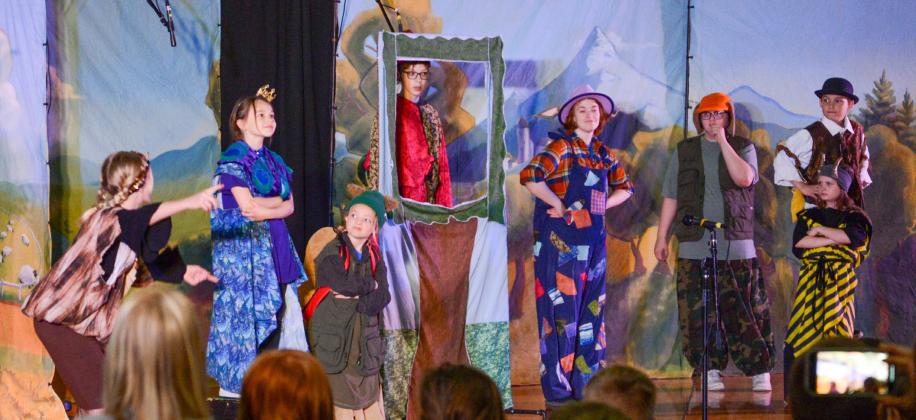 Dakota Players spend week in Webster