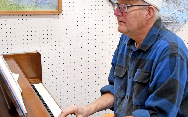 Mark Levsen plays a piano during the Day County Arts Council’s Christmas Tree lighting event Dec. 1 for the enjoyment of those attending. Reporter &amp;amp; Farmer | Amanda Dulitz