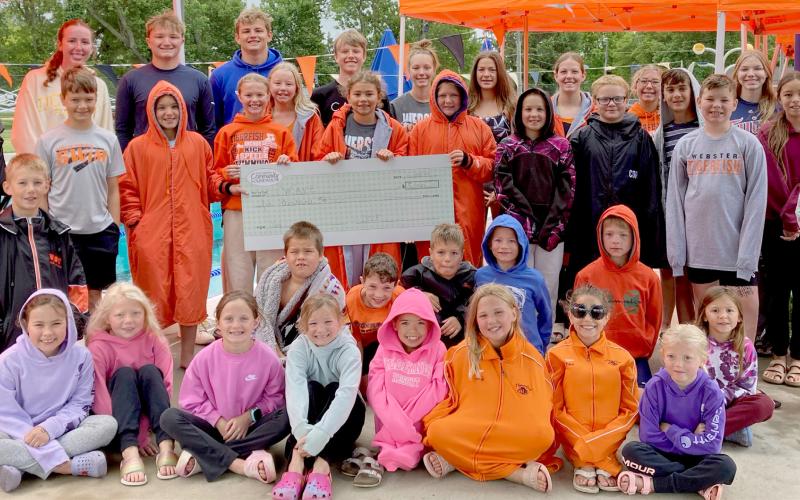 Swimmers accept donation