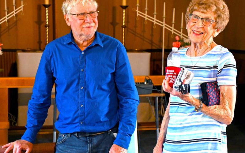 Syndicated columnist and author Jerry Nelson talks with Webster’s Marilyn De-Spiegler Aug. 6 at a fundraising event for the center. Nelson gave a 30-plus minute presentation, sharing a mix of comedic tales from throughout his life. Reporter &amp;amp; Farmer | Amanda Dulitz