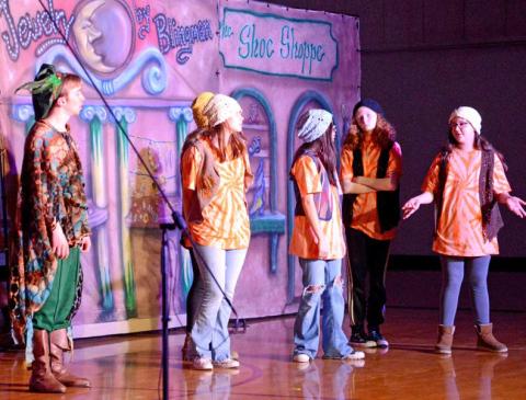 Webster Area Schools played host to the Dakota Players March 14. They put on a musical production – which student-actors had only a week to practice – depicting a spin on the classic “Emperor’s New Clothes” story. Pictured from left are Dakota Player director Grant Meyers, Webster Area students Ashley Rumpca (behind), Hannah Crawford, Dawn Heer, Kalli Holman and Lyric Cyrus. Reporter &amp; Farmer | Amanda Dulitz